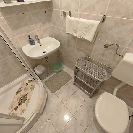 Апартаменти Cvjet App 3 *